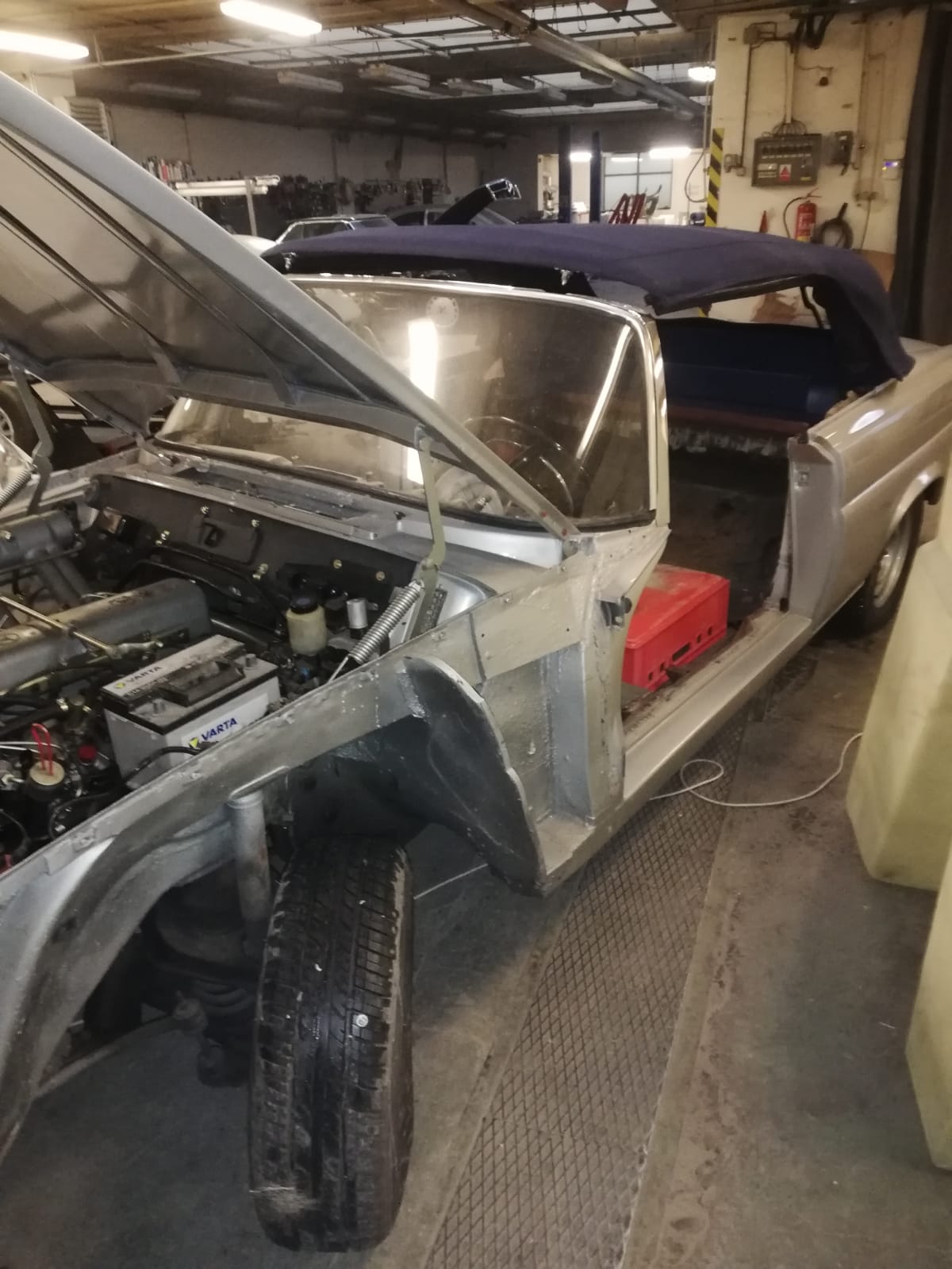 Mercedes-Benz W111 Cabrio